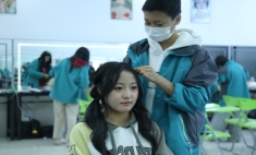 2401級(jí)美妝專業(yè)學(xué)子階段答辯點(diǎn)亮青春夢(mèng)想