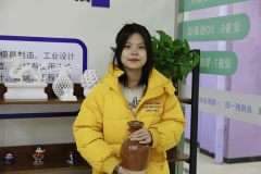 轉學來新華，為夢想奮斗