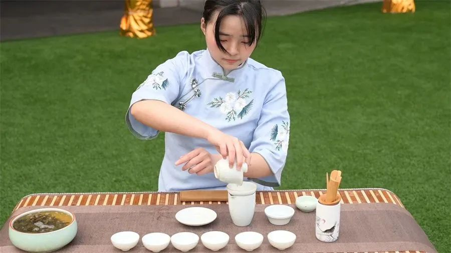 新華電腦教育春季開學熱 | 非遺進校園，國潮范十足！