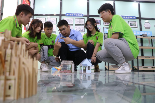 甘肅哪里的中專院校好？初高中生有什么好出路？