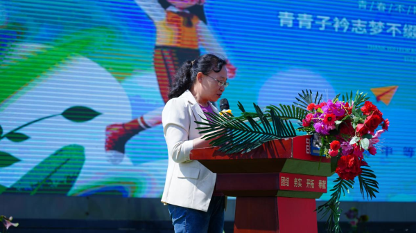“新”夢啟航 “華”麗綻放 ──職教高考生畢業(yè)典禮